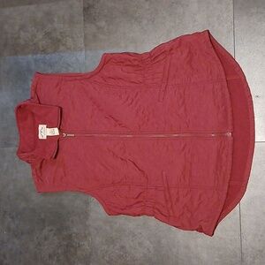 Women's Blue Mountain Size Large Sleeveless Zip-Up Vest - Burgundy.